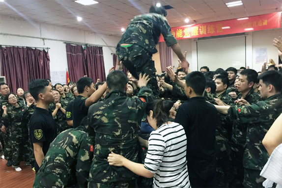 成功路上充滿荊棘，團(tuán)結(jié)一心，終讓我們所向披靡！