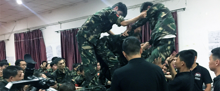 不拋棄，不放棄，全力以赴火爆人，凝聚一心戰(zhàn)佳績(jī)！