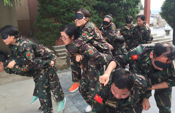 頑強(qiáng)拼搏，超越自我！