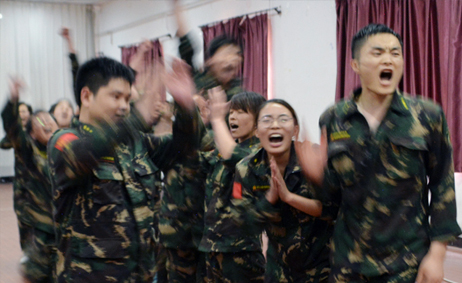 勇者無(wú)所畏懼，強(qiáng)者奮勇爭(zhēng)先！